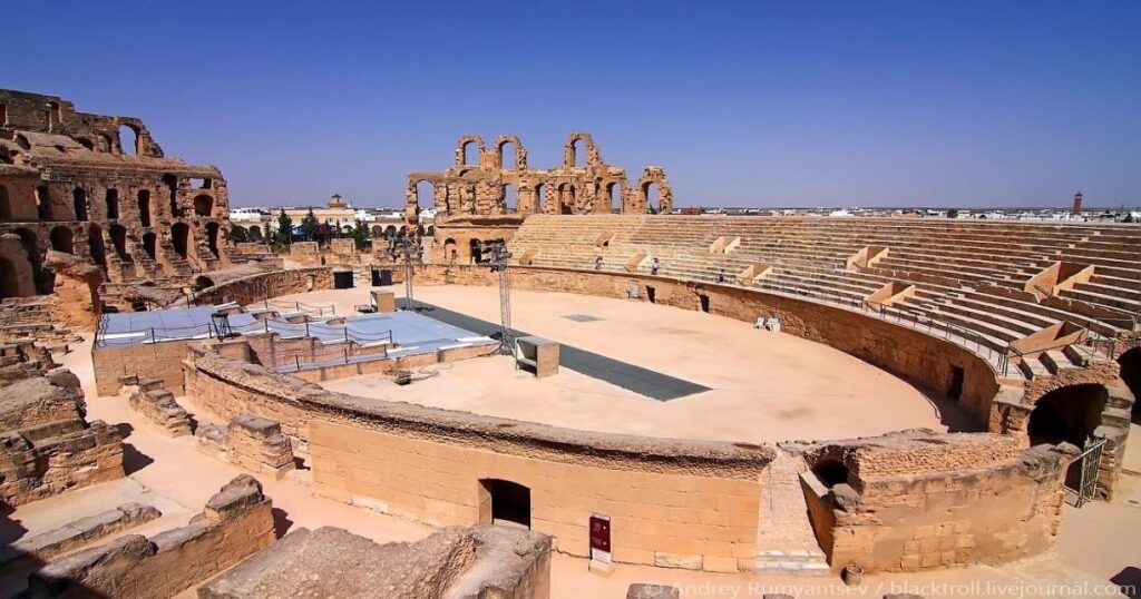 Amphitheatre of , one of the sites you will visit during this 5 days desert tour in Tunisia