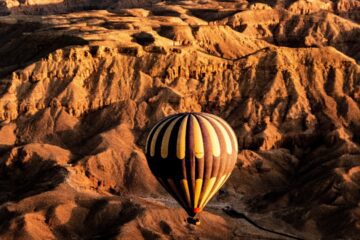 The hot air balloon in the grand canyons of usa