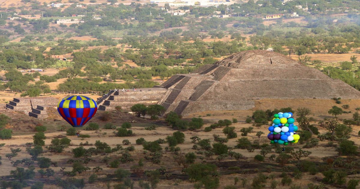 Hot Air Balloon Ride Over Teotihuacan, Mexico