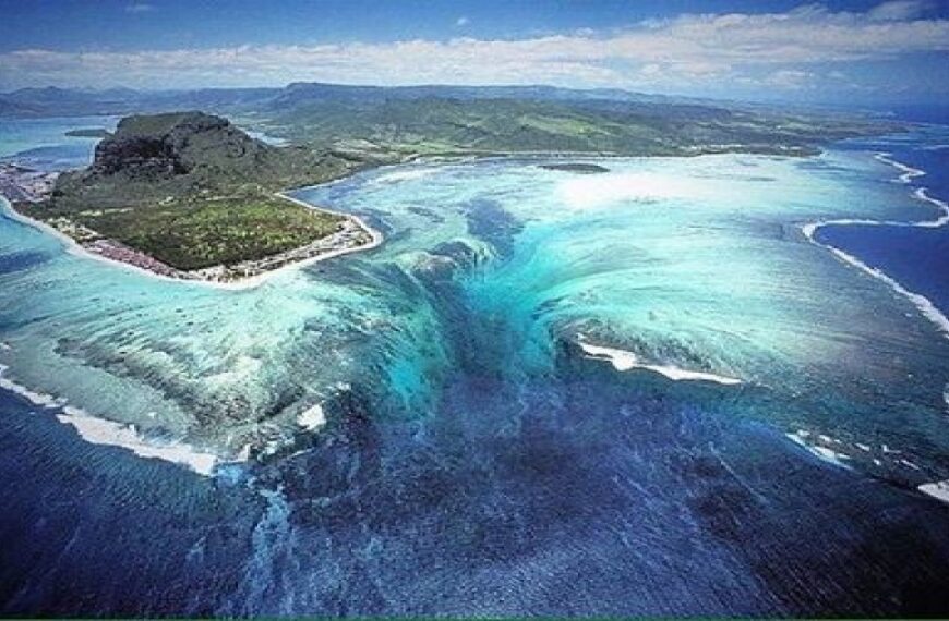 The underwater waterfall in Mauritius