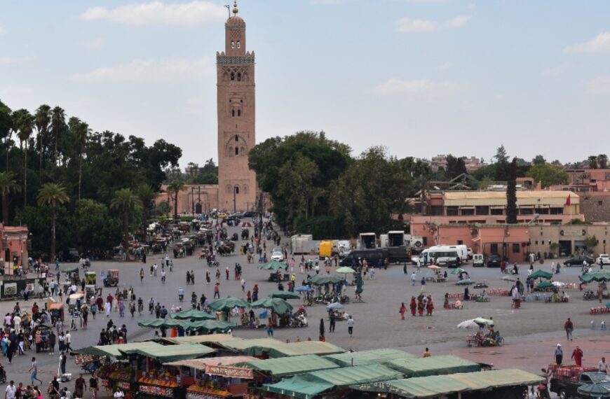 The suqre of Jemaa El Fna and the Koutoubia mosque.